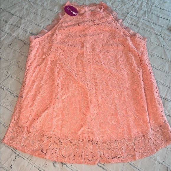 Peach-colored Halife Lace Halter Top with a Keyhole Back Design NWT - Picture 3 of 8